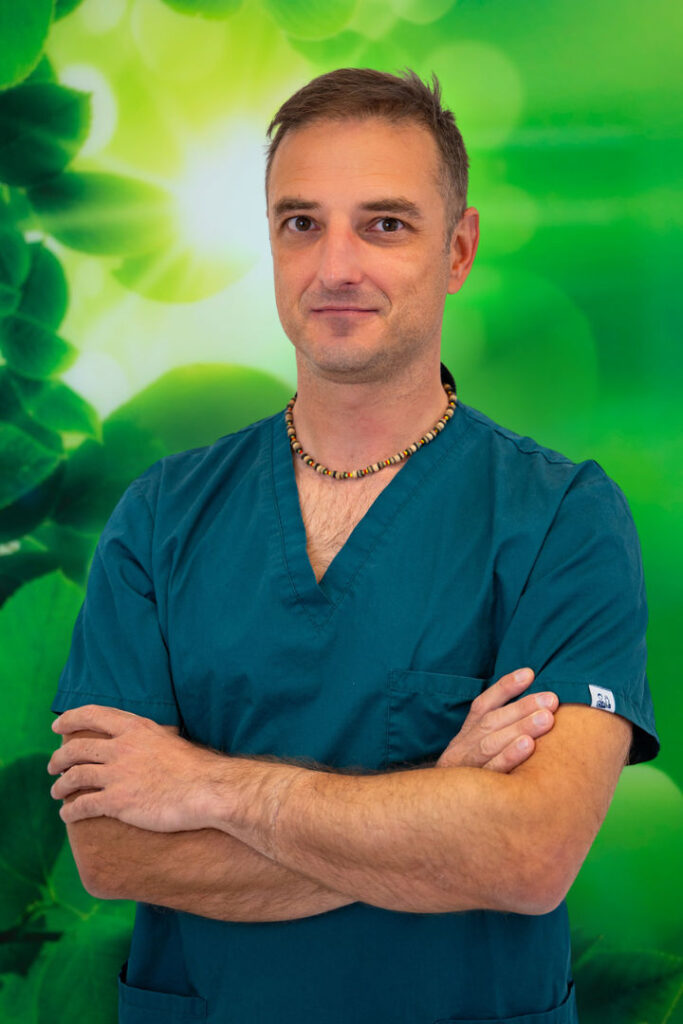 Dr. Simay Attila szájsebész